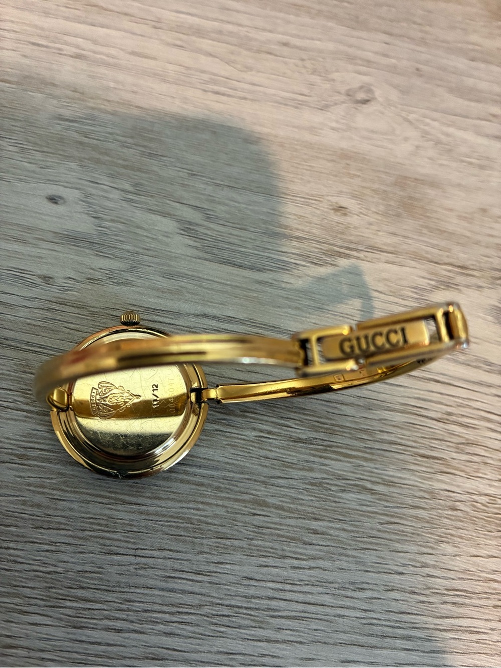 VINTAGE Gucci Gold and Cream Bangle Watch - Picture 5 of 6